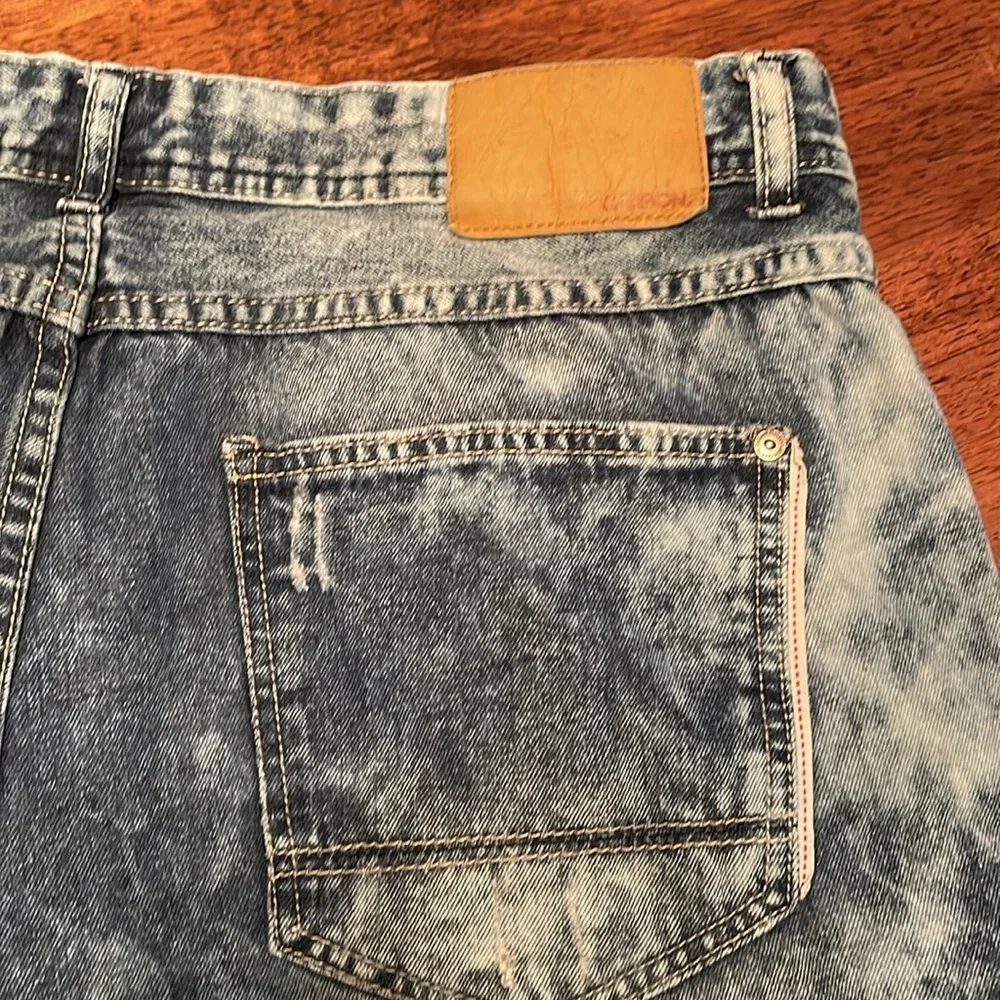 Carbon Relaxed acid washed distressed denim shorts